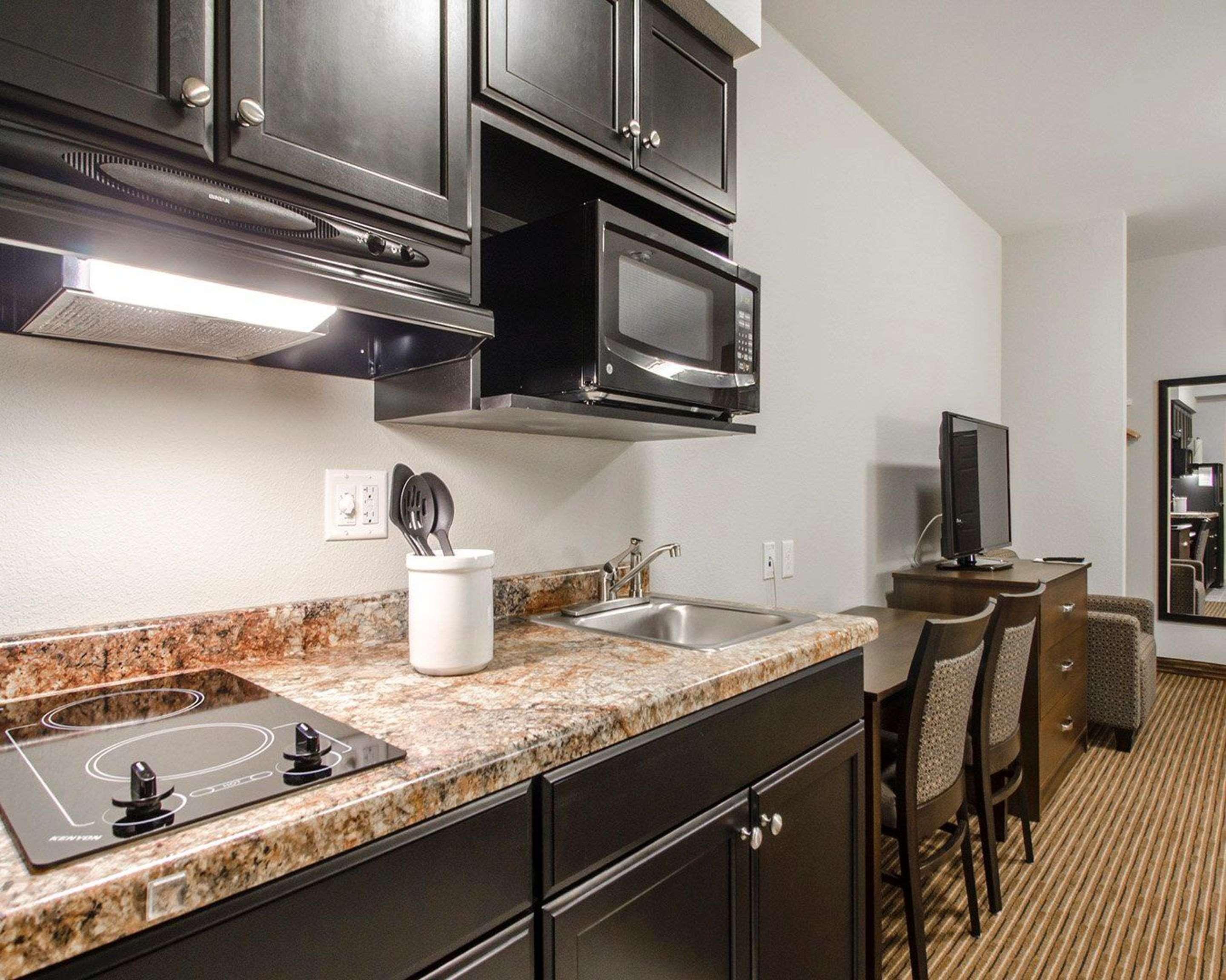 Quality Inn & Suites Estevan Εξωτερικό φωτογραφία