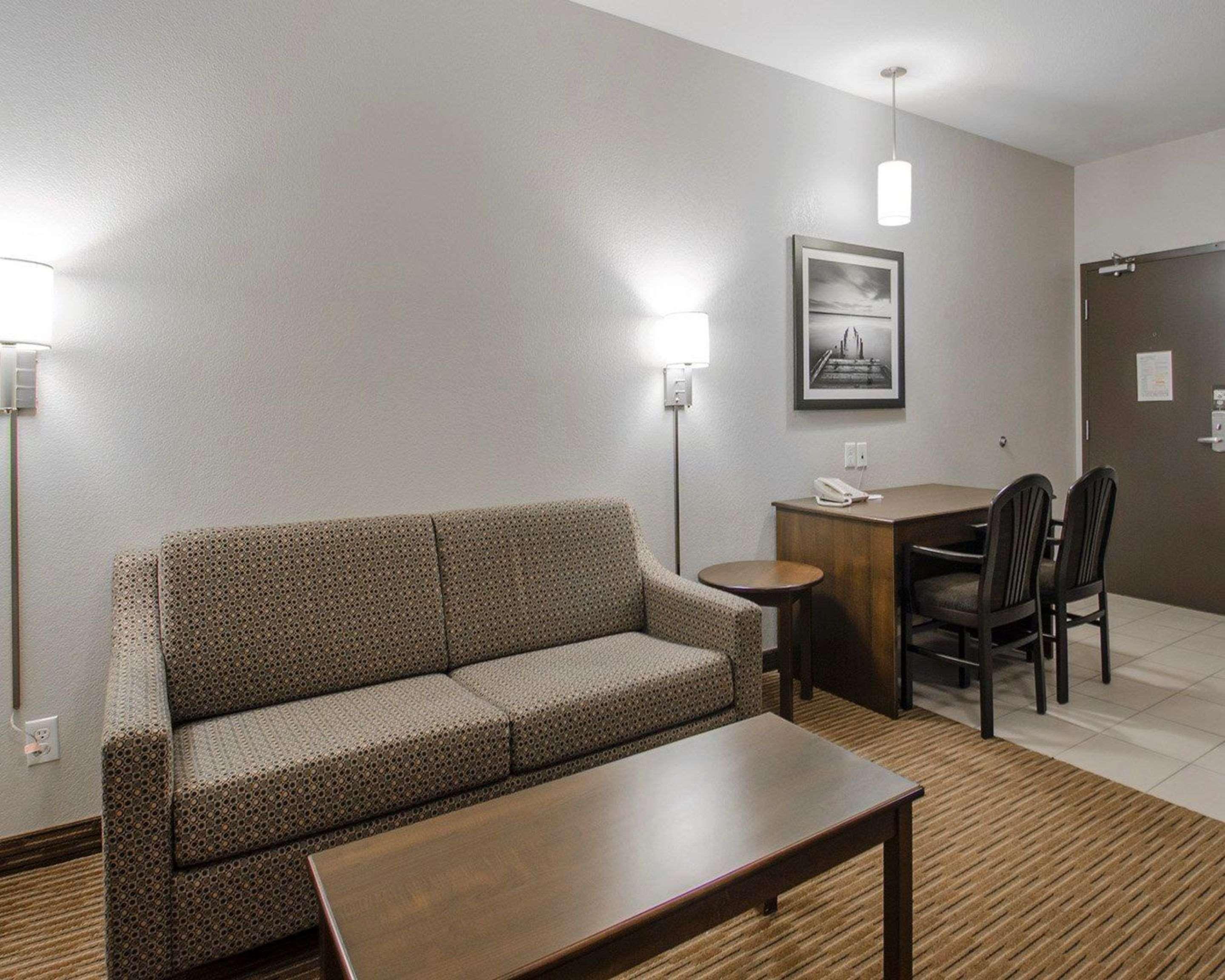 Quality Inn & Suites Estevan Εξωτερικό φωτογραφία